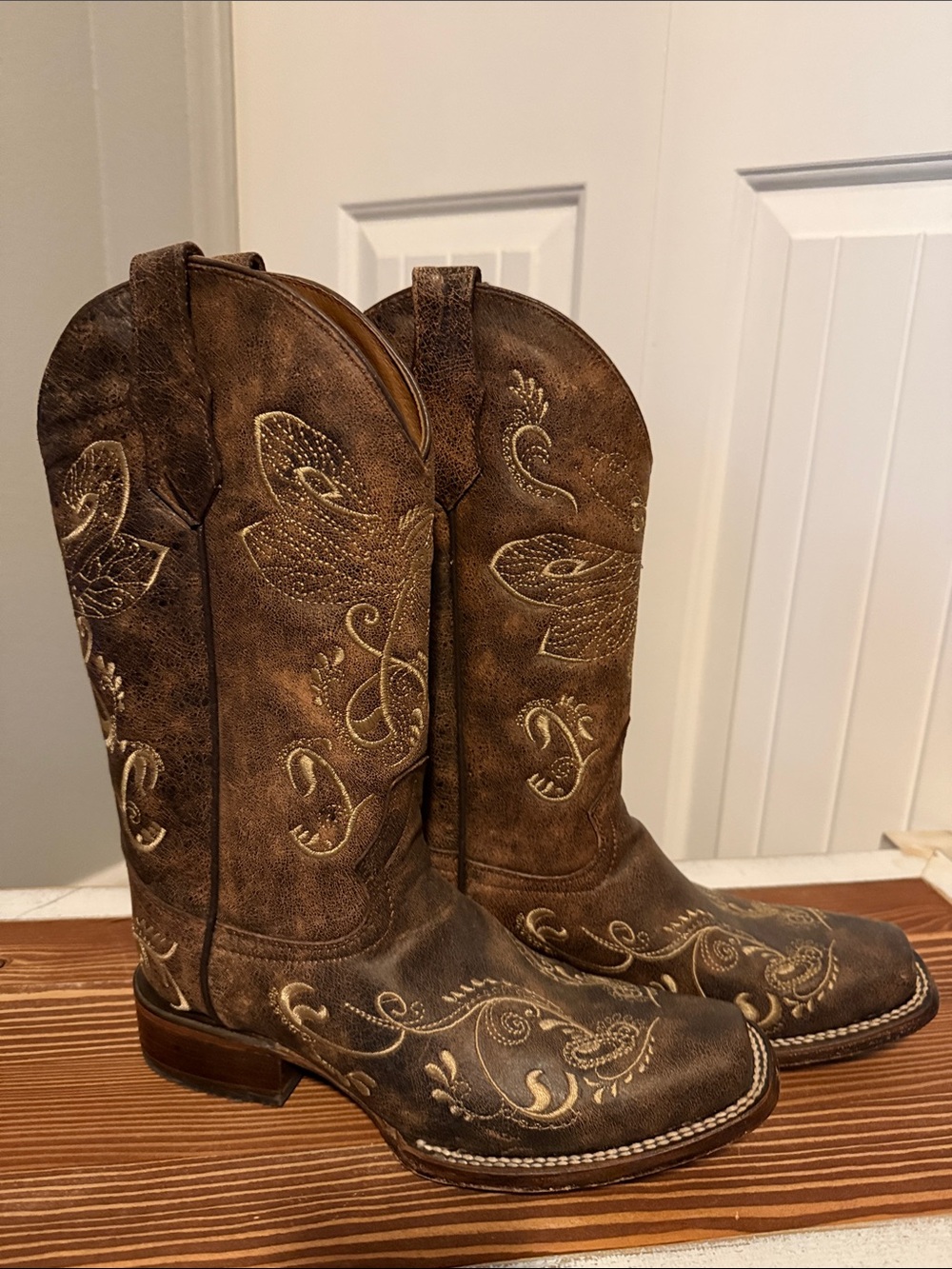 Circle G Rustic Brown Embroidered Western Heeled Boots
